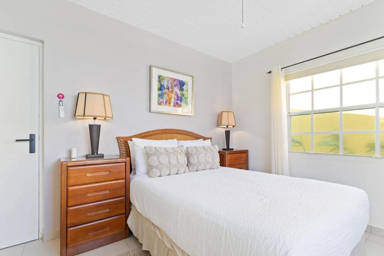 Rooi Santo 10-F Villa Noord Aruba